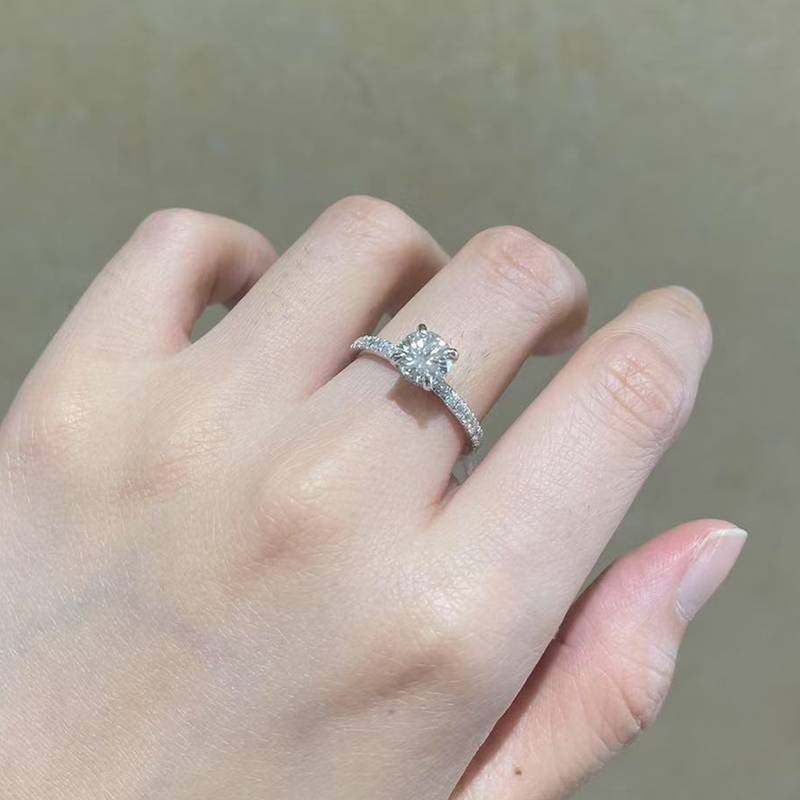 直臂微镶四爪女戒S925银镀白金定制选款主石莫桑钻1.0ct/副石高碳钻